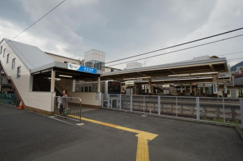 新松田駅(小田急 小田原線) 徒歩12分。 890m