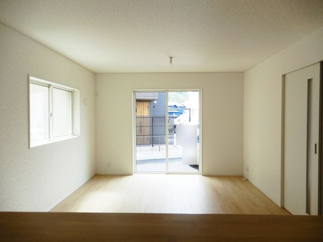 ���r���O ���r���O